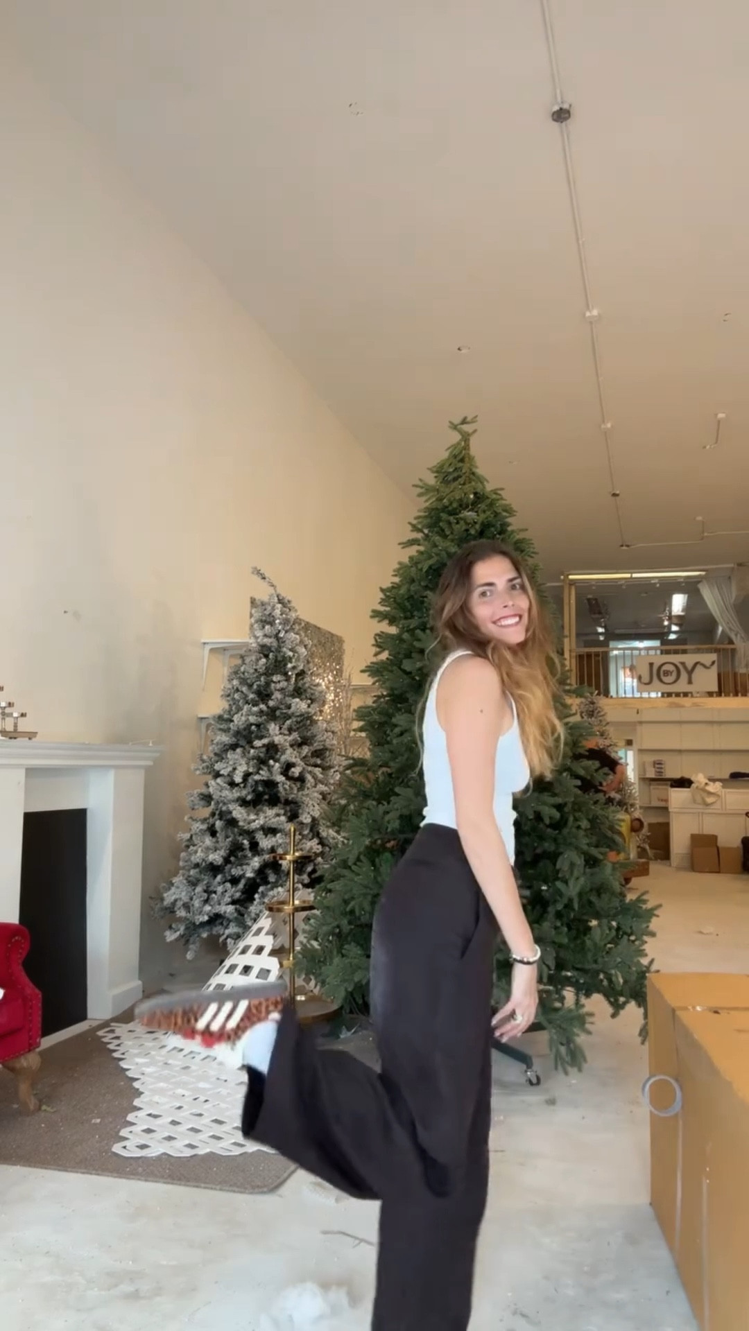 The final outfit of the Christmas season hits different.
Like… why am I getting emotional over an outfit?? am

Tank: my favorite $10 Target tank 
Pants: Zara, linen, barrel leg - they’re on sale and so good. 
Shoes: leopard Sambas
Dust courtesy of moving day 😂

Every season I buy one pair of Sambas and wear them into the ground
Last year: chocolate brown.
This year: leopard.

I’ve walked hundreds of thousands of steps in these shoes, and they have saved my feet.

Comment FIT and I’ll send you the link to everything here & my favorite sambas that I’ve been eyeing 

#ootd