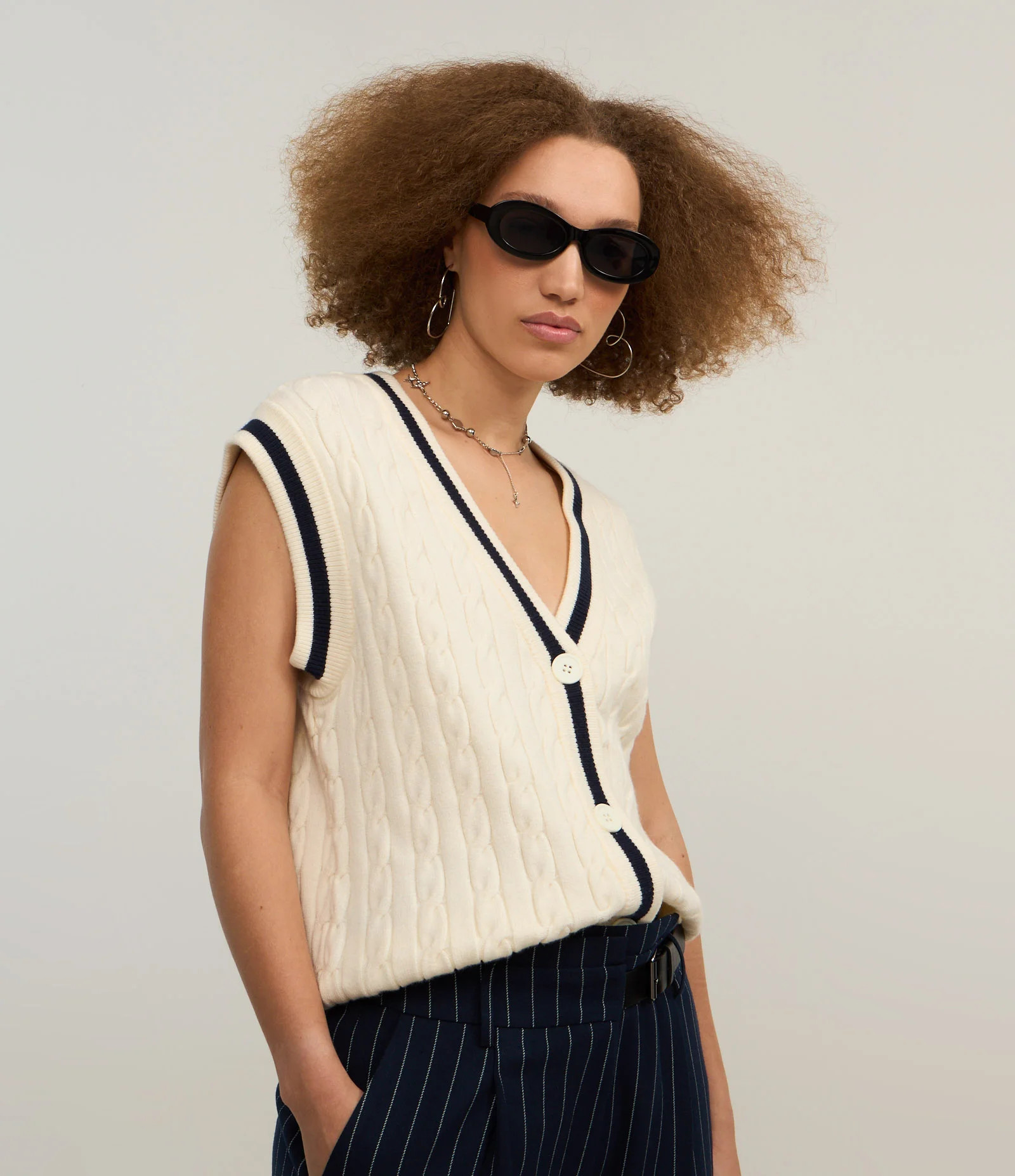 Colete em Tricô com Textura e Listra Contrastantes Branco - Lojas Renner | Renner (BR)