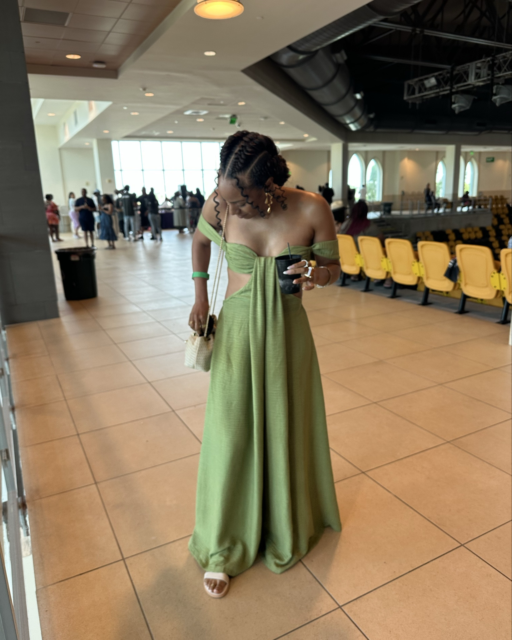 Essence Fest Looks - Part 1 

Size Small
125 lbs. 34 A. Long legs. Slim athletic build  