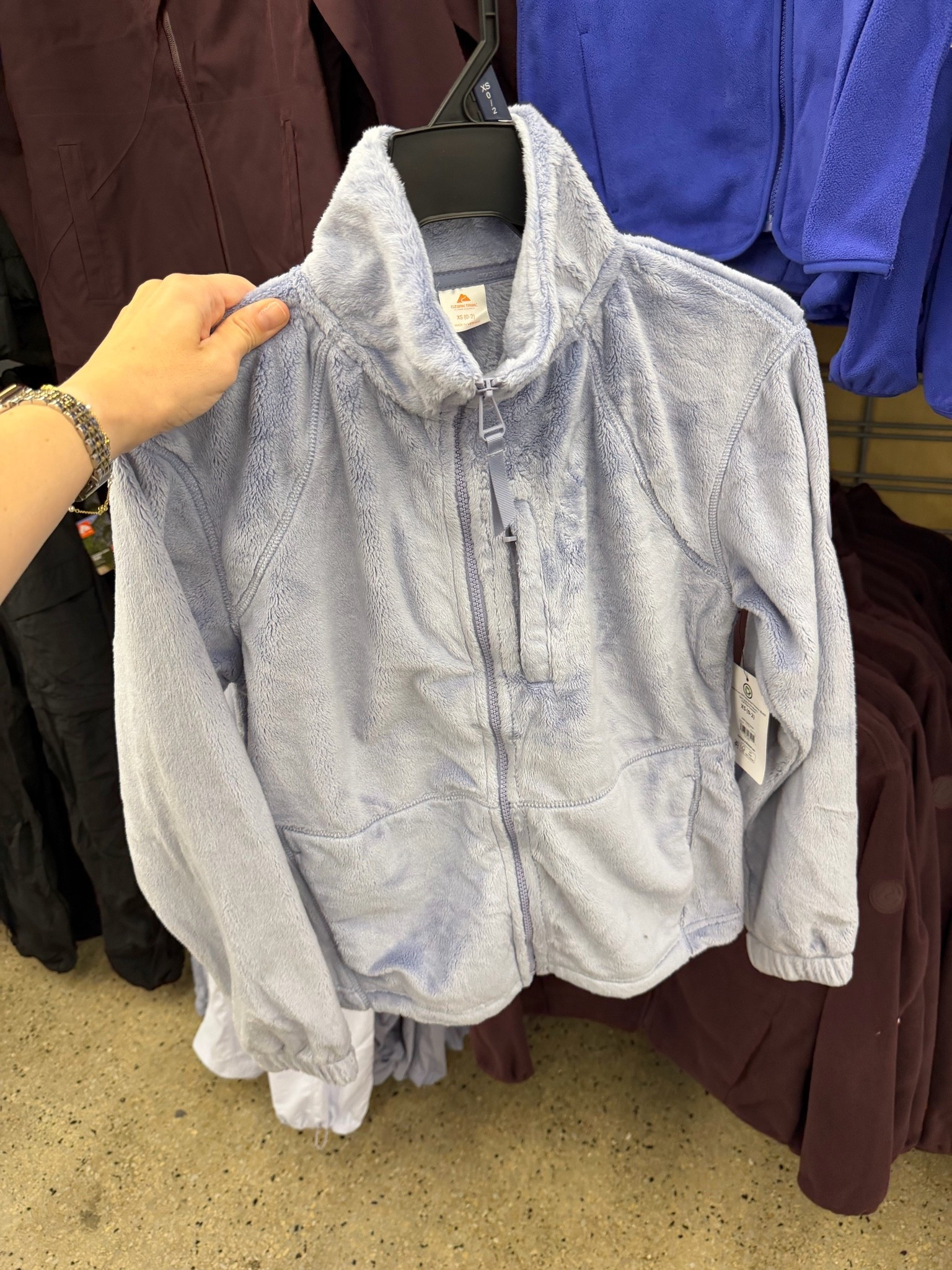 New zip up fleece jacket at Walmart, wow these are so soft and comfy! I’ll definitely be getting one! Five colors. I tried these on and they fit true to size; I’d probably get the medium for a relaxed fit. #walmartfashion