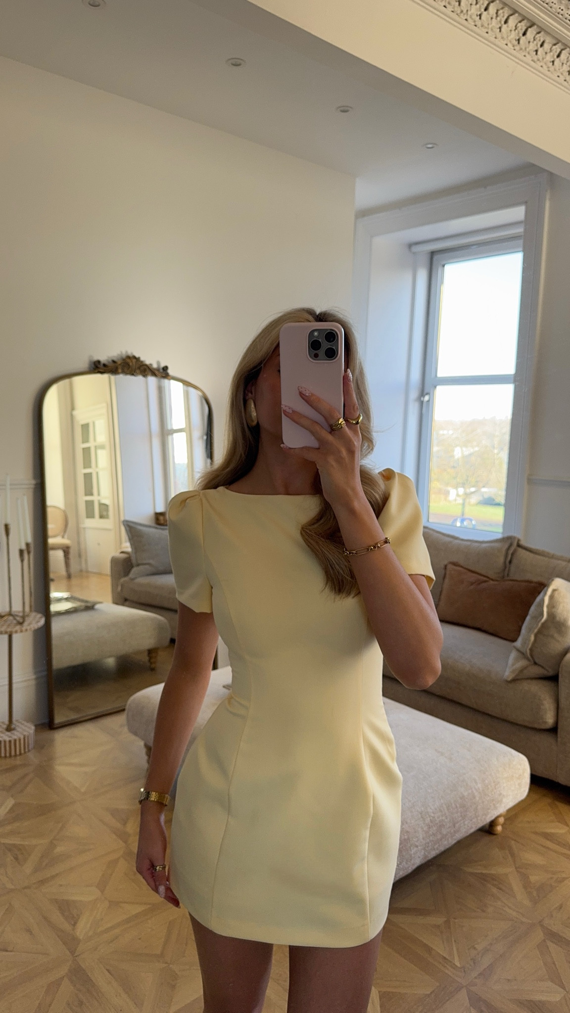 Prettiest yellow dress! 💛