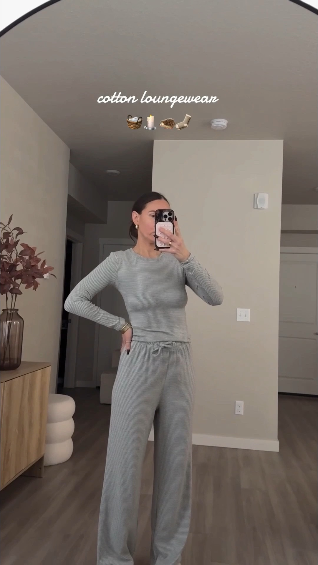 95%cotton.  soft. wide leg palazzo pants. fitte long sleeve shirt.  fremd soft and soooo cozy!!
#loungewear #chyrii