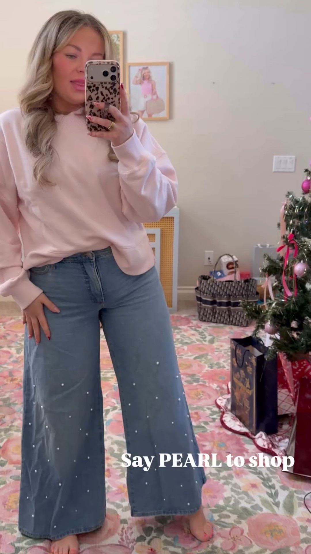 The pearl detail on these high waisted wide leg jeans!! 👖 

#LTKSeasonal #LTKMidsize