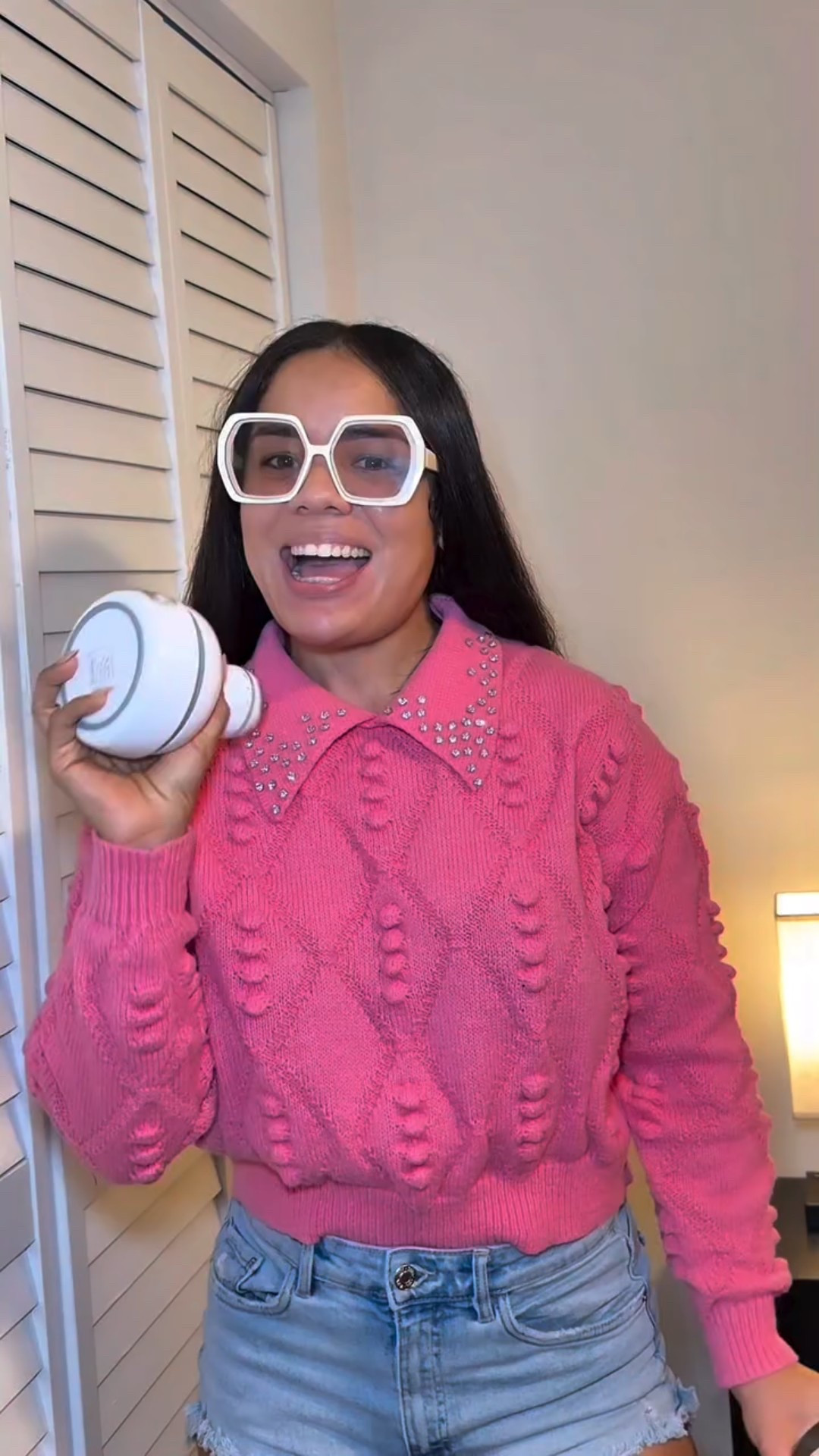 Ese greñero del inicio es que ya había usado el aparato unos segundos antes🫠 y ahí luego pensé en grabar para compartírselos

nada lo importante es que le encontré doble uso😍 Estimular el crecimiento del cabello & Frenar la celulitis✨

si quieres todos los links, comenta y ya para recibirlo💃