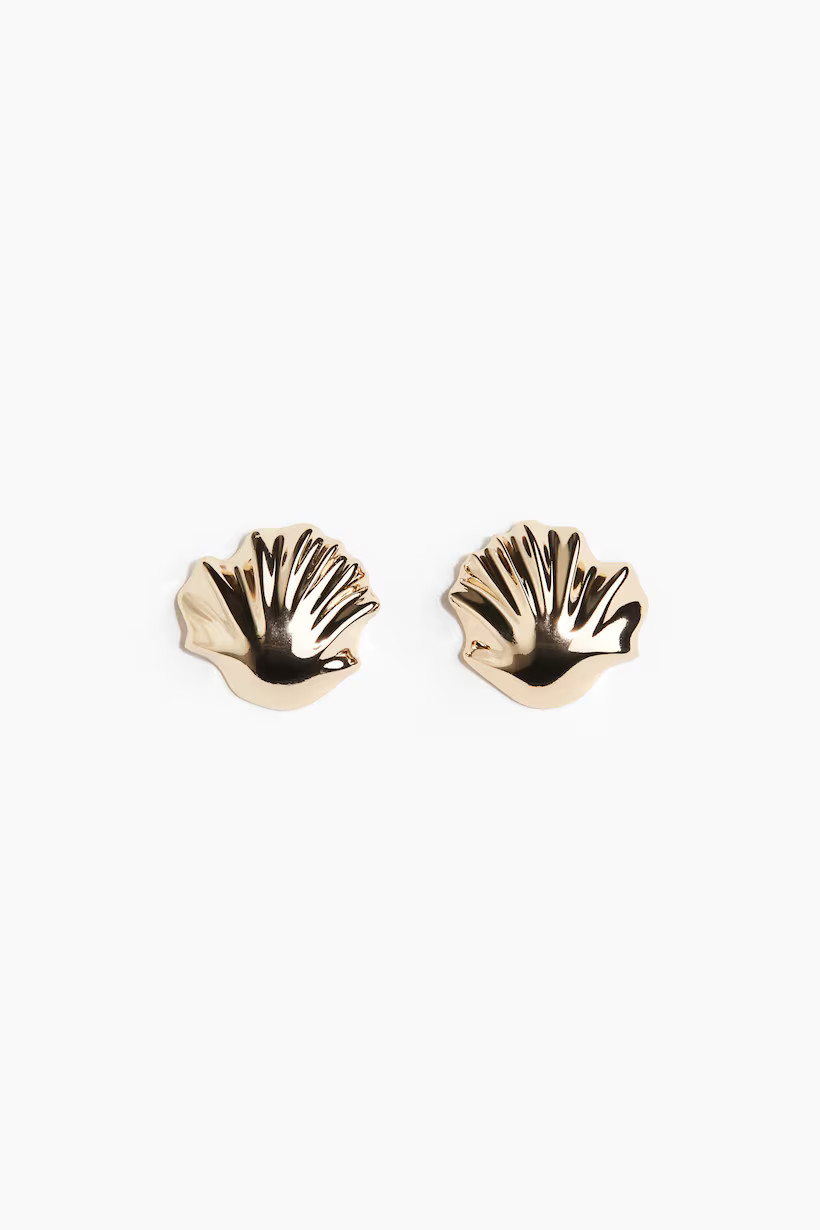 Seashell-shaped earrings | H&M (UK, MY, IN, SG, PH, TW, HK)