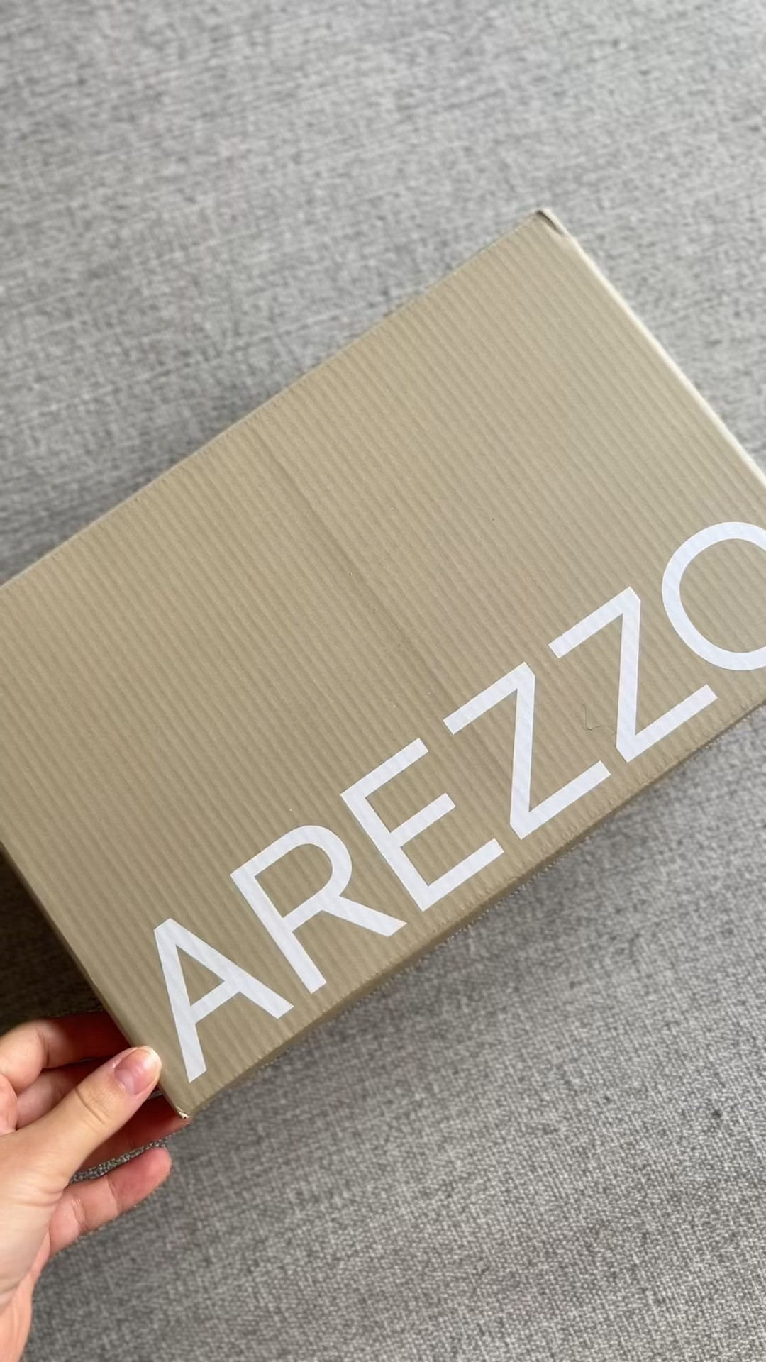 Unboxing dessa sandália perfeita da Arezzo. Temos cupom de desconto na ZZMALL: ZZCUPOM604 (10%OFF em todas as compras) 🛍️ 

#LTKbrasil #LTKshoes