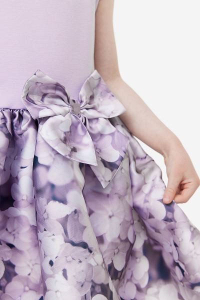Flared-skirt dress | H&M (UK, MY, IN, SG, PH, TW, HK)