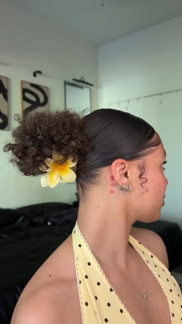 Most definitely will be wearing these claw clips every day of summer 😭🌸 @patternbeauty 
-
-
-
-
#explore #hairstyles #hairstyle #curlyhairstyles #curlyhair

#LTKgrwm #LTKselfcare #LTKBeauty