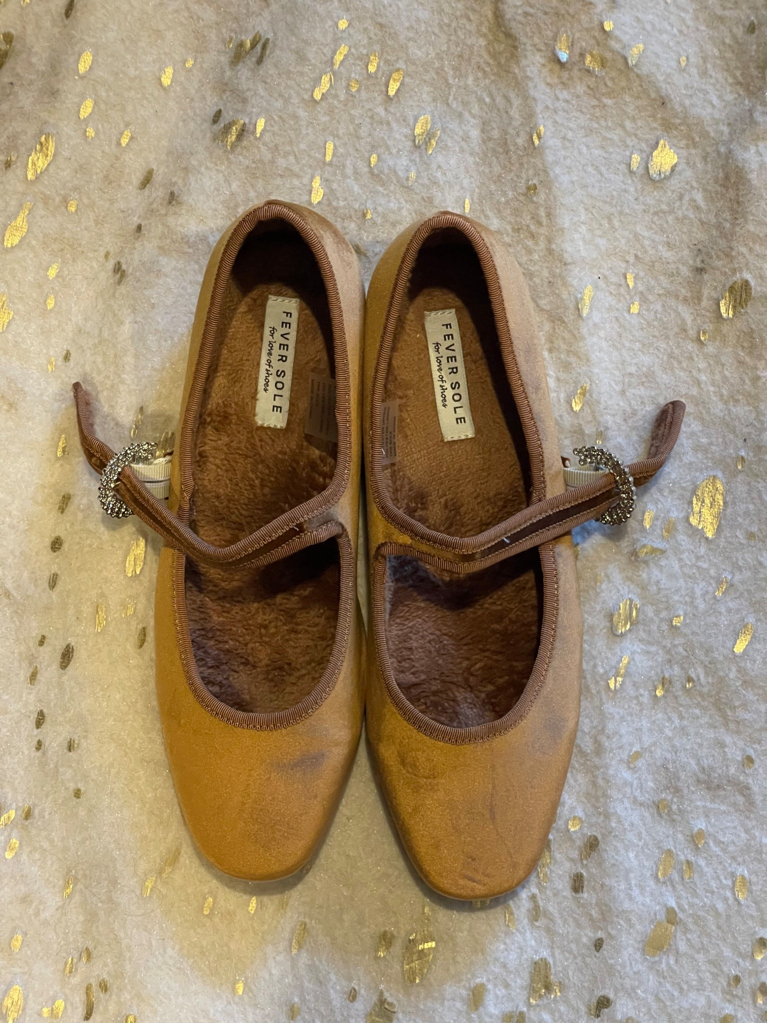 Amazon fleece lined ballet flats keep feet warm in colder months 





Shoes, flats, ballet flats, holiday accessoriess

#LTKHoliday #LTKootd #LTKFindsUnder50