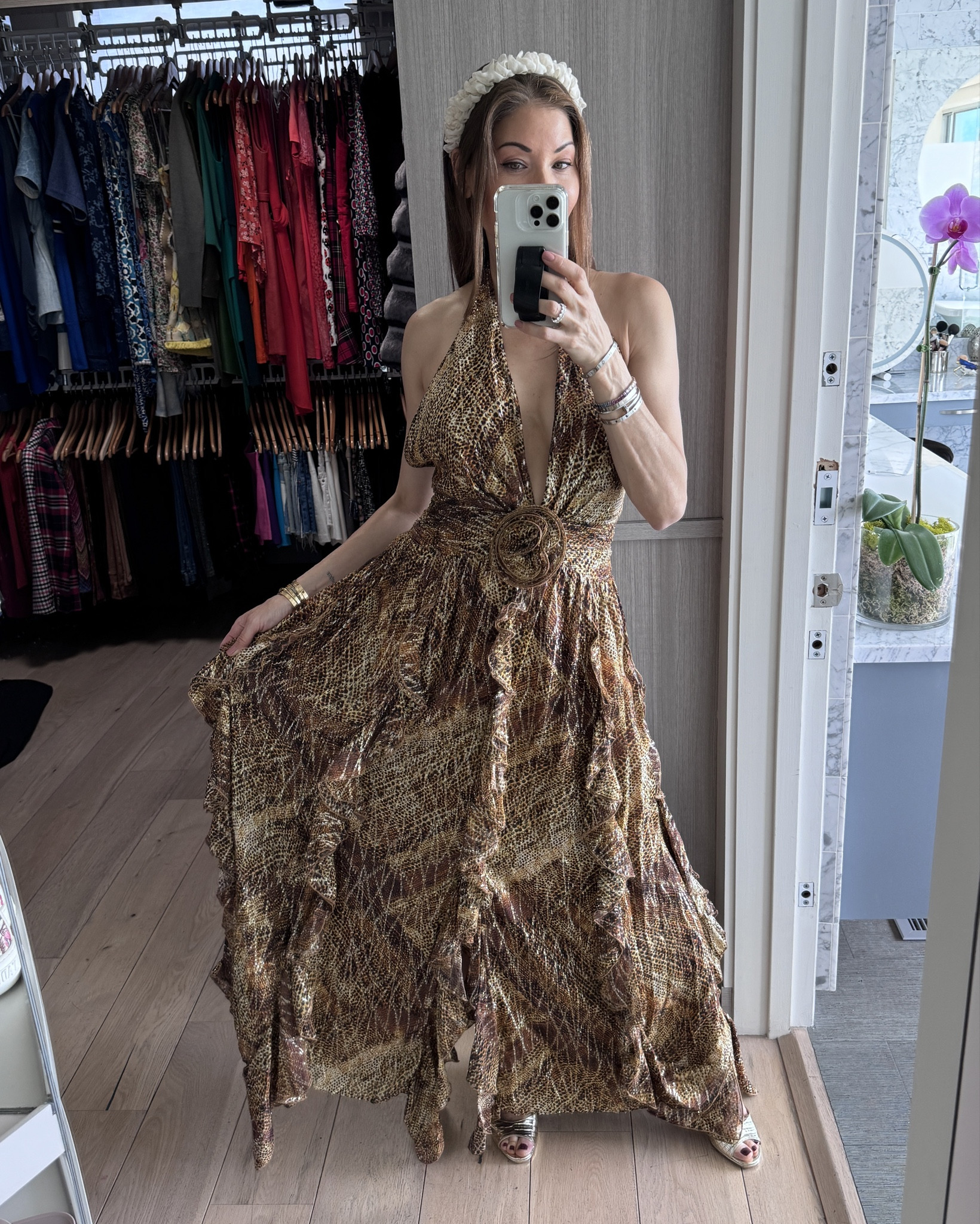 Halter with a plunging neckline 😍 

#cocktailparty #holidayparty #holidaydress

#LTKHoliday #LTKStyleTip