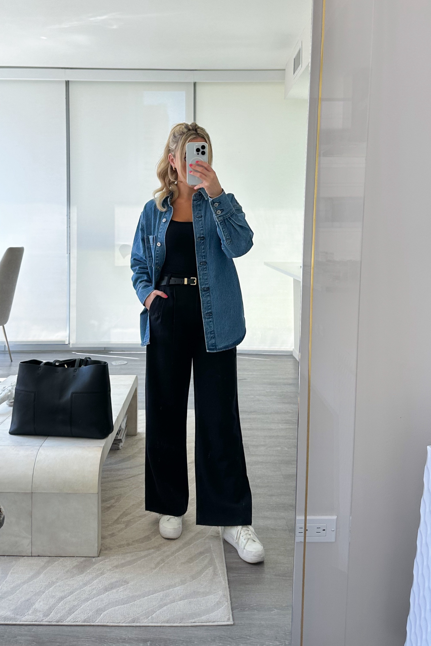 Comfy casual workwear outfit-Abercrombie Sloane Pants

Abercrombie outfit, Amazon shoes, black bodysuit, petite pants, denim button down shirt, white sneakers, white tennis shoes, work tote, office tote #LTKworkwear #LTKfindsunder100

#LTKSeasonal