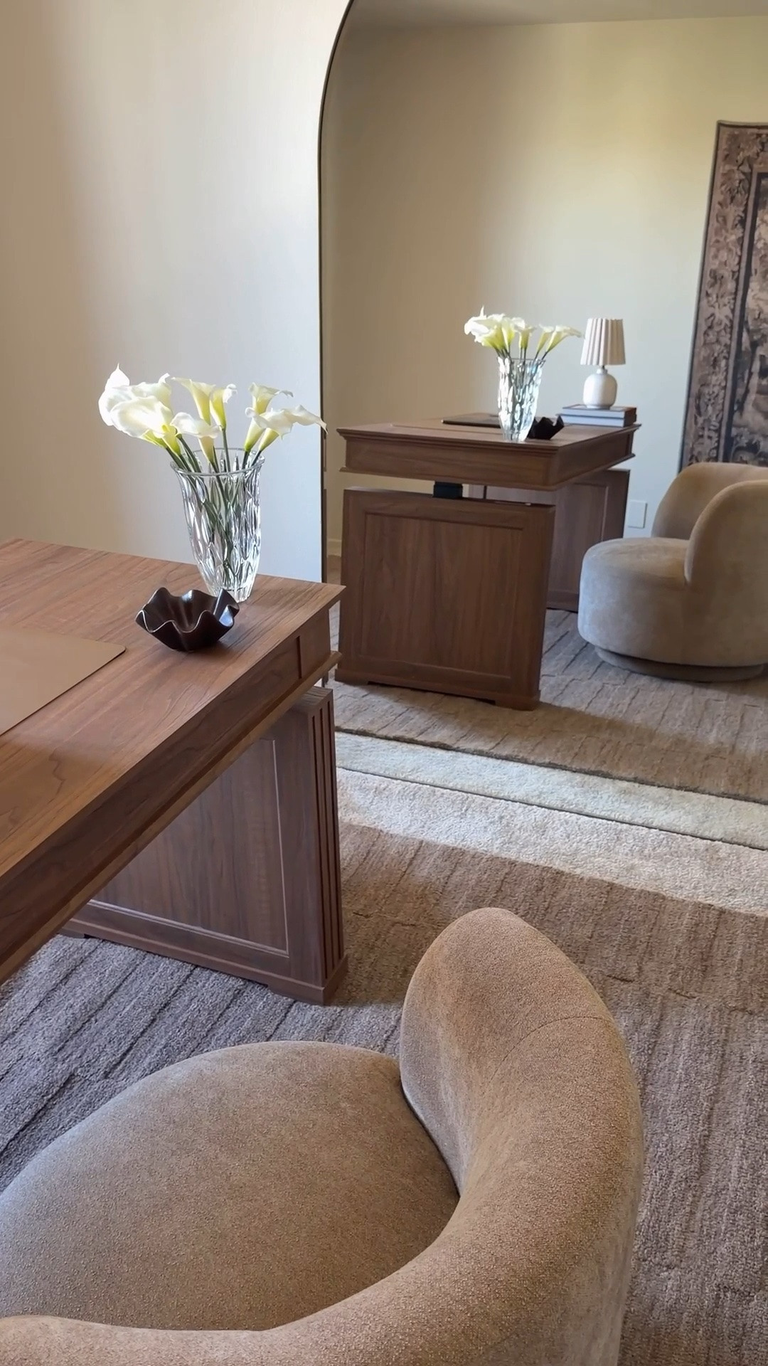 Home Office 🤎

elevated home office, organic modern interior, timeless interior design, desk styling ideas, refined workspace, modern classic interiors, neutral home decor, curated home spaces, home office makeover

#LTKHome #LTKSaleAlert