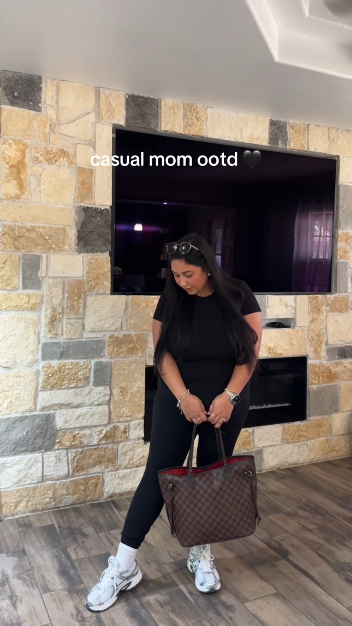 Casual mom ootd

#LTKActive #LTKStyleTip #LTKMidsize