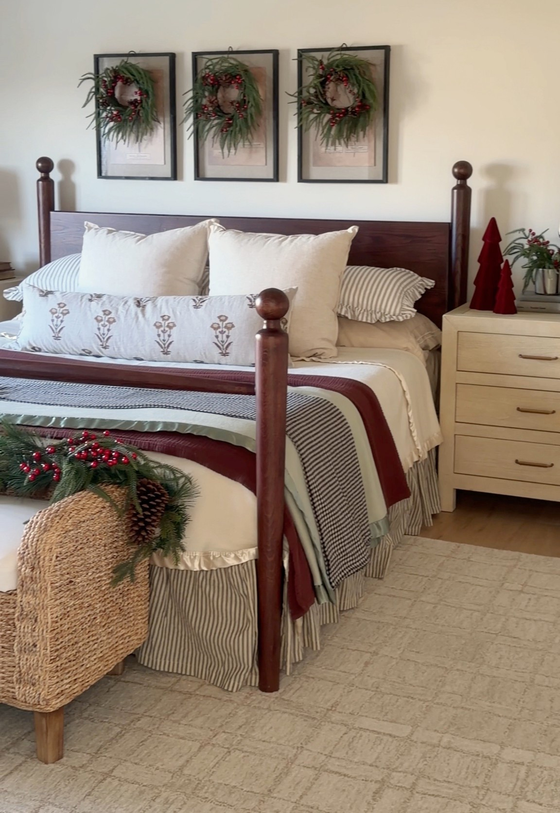 Holiday bedroom inspo ♥️

#LTKHome #LTKHoliday #LTKGiftGuide