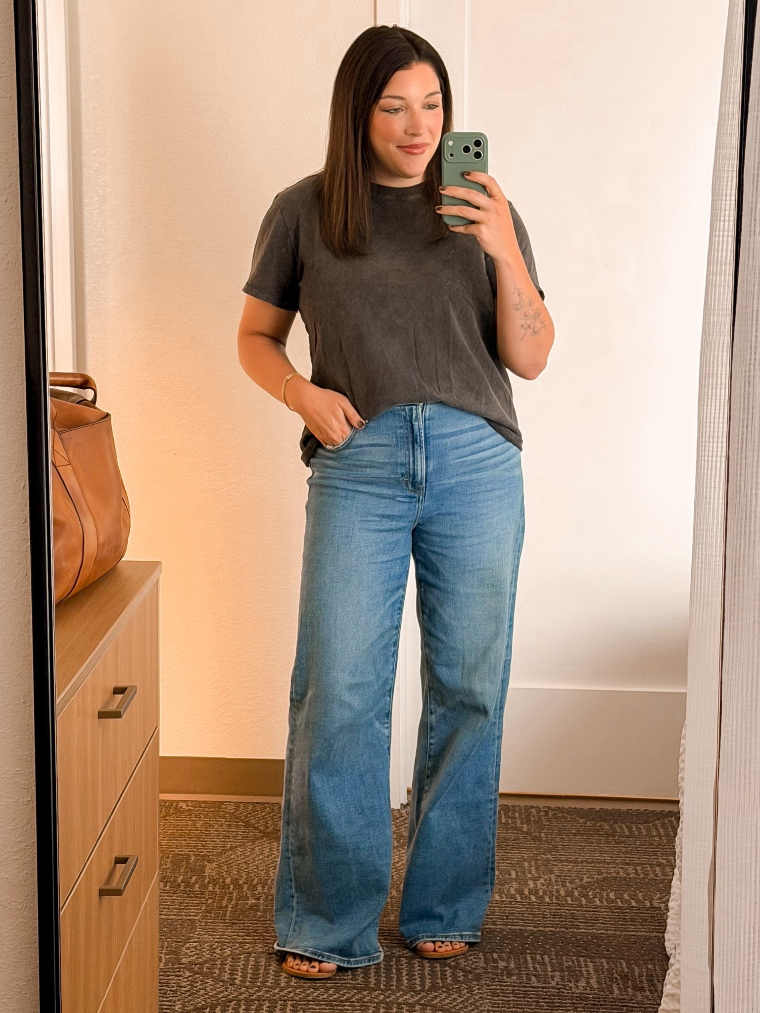 Wide leg jeans forever 🫶🏼
True to size in everything
5’7 | 170lbs | Large | 13 in jeans but I lost a little weight and need to order the 11.