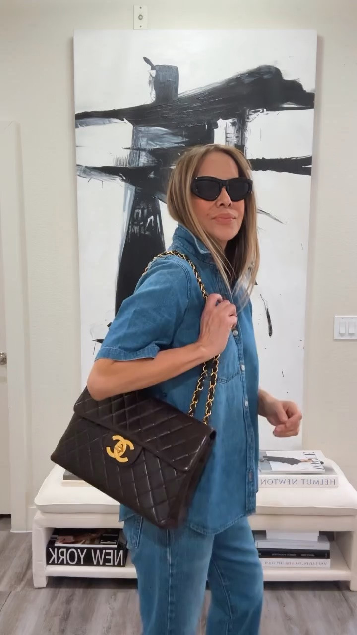 Denim on denim has become my new uniform!
@Aritzia Denim shirt wearing size small