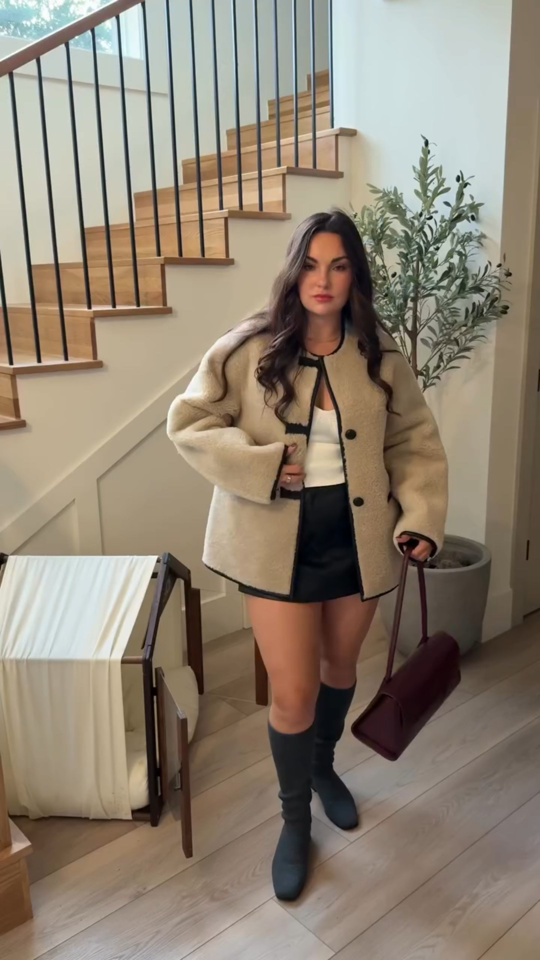 When your coat becomes the main character 🥰 @mango @nordstromrack @aritzia @vivaia_official