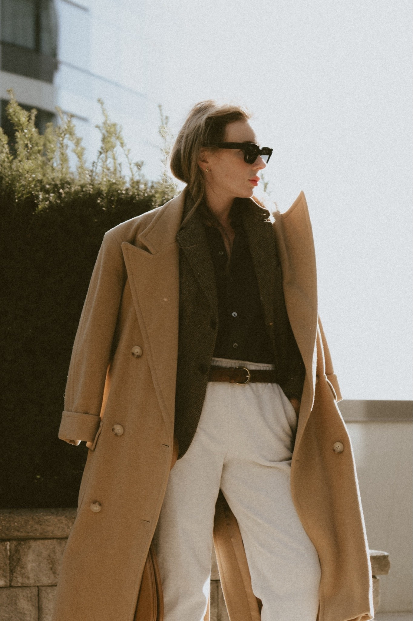 Fall outfit idea in borrowed-from-the-boys style: Polo Ralph Lauren camel hair coat + Buck Mason Mainstay shirt + Buck Mason Shrunken academy blazer + Buck Mason Mission belt + Buck Mason sweatpants + Ross Simon’s teardrop earrings + Fendi sunglasses. 
Smart casual prep and preppy style: camel long polo coat outfits, herringbone blazer with sweatpants, dark academia looks, and elevated preppy wardrobe ideas for women.