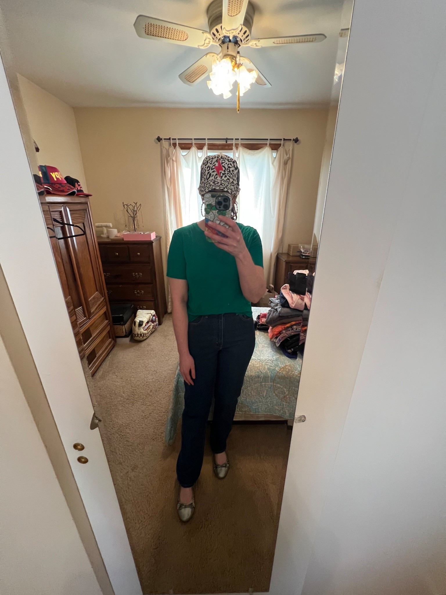 Green cropped t-shirt (s). Dark wash straight leg jeans (27). Silver zebra print flats (8.5). #tshirt #croppedtshirt #greentshirt #jeans #darkwashjeans #straightlegjeans #flats #silverflats #zebraprintflats #casualoutfit
spring outfits 2026 
st patricks day outfit women

#LTKSpringSale #LTKSeasonal