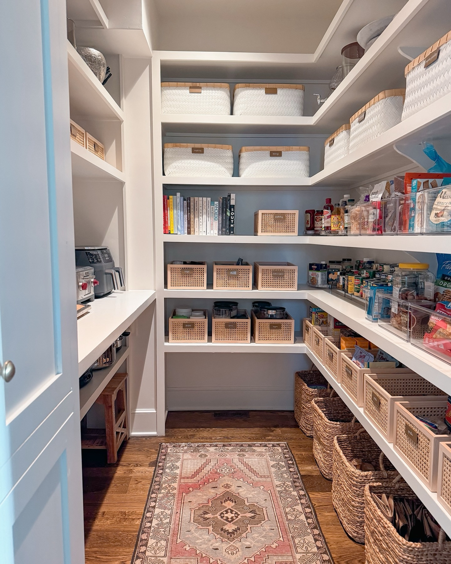 Reality check: The average mom spends 47 minutes per week searching for items in her kitchen. 🤯 A well-organized pantry isn’t a luxury - it’s a time-saving necessity. Clear containers, labeled shelves, and strategic zones mean less stress and more quality time with your kids. 

Ready to reclaim those lost minutes? DM me to get started today!✨

#sortandsimplifyorganizing #nashvillehomes #nashvilleorganizer #nashvillesmallbusiness #organizedpantry #pantryorganization #nashvillemoms #nashvillehomeorganizer #nashvillehomeorganizing #getorganizednashville