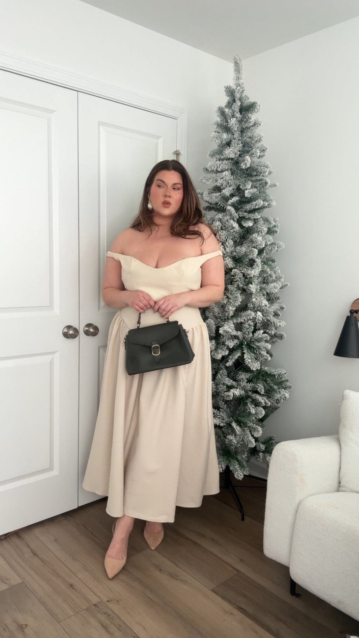 For my classic girls- the skirt on this dress is so full and beautiful

Wearing a US 14 and am 5’6” for reference 🫶

#LTKPlusSize #LTKHoliday #LTKMidsize