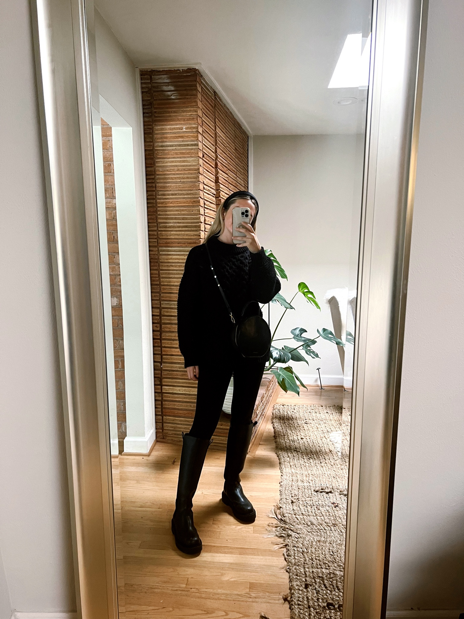 move over winter whites…. it’s time for a gloomy winter moment

#LTKHoliday #LTKSeasonal #LTKstyletip