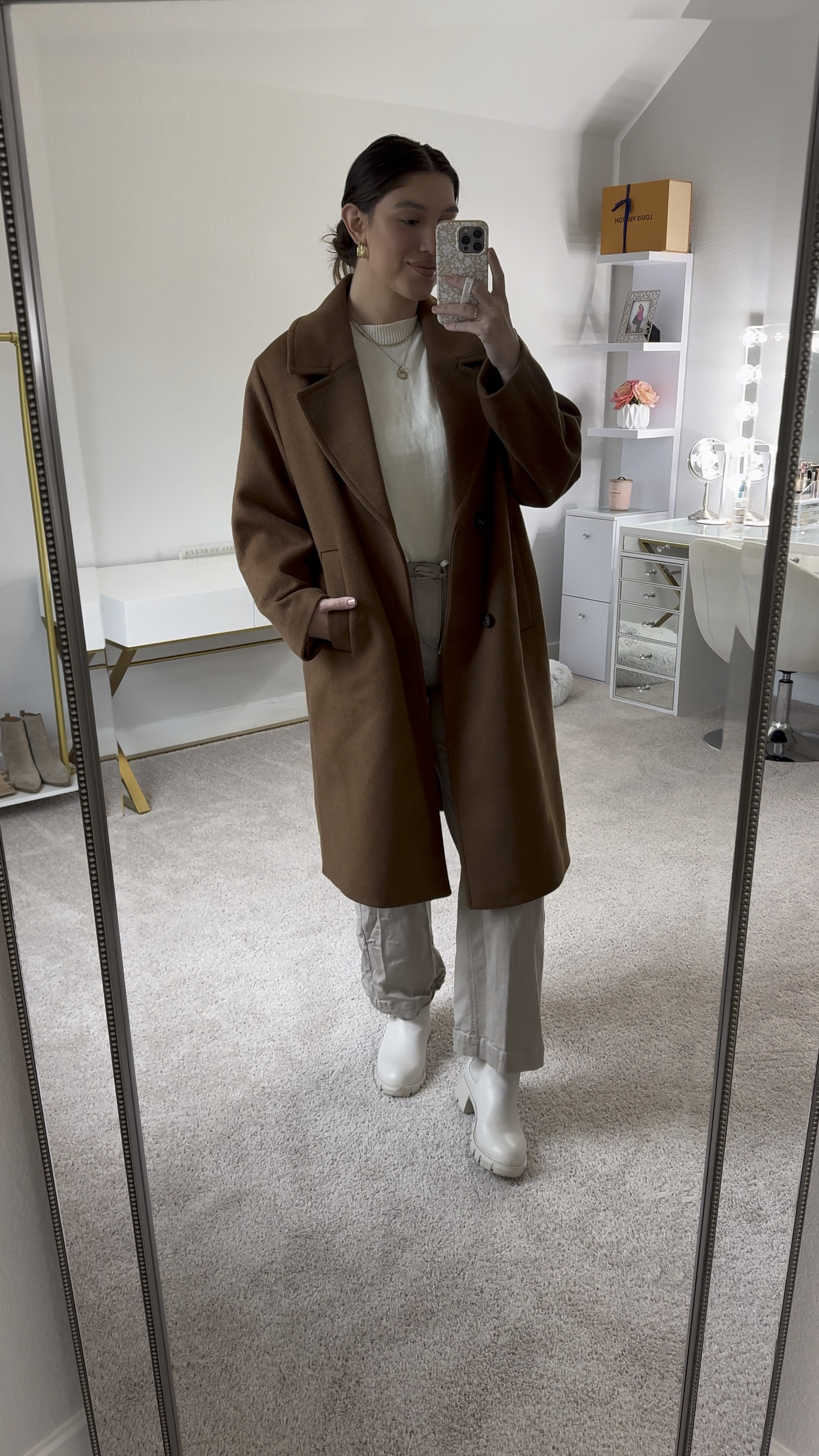 Comfortable ootd on this rainy day🤎 love all the chocolate trends I’m seeing for 2025

Winter coat, winter boots, easy fashion, winter style, midsize fashion, midsize outfit, mom style, mom fashion, neutral style

#LTKSeasonal #LTKMidsize #LTKWatchNow