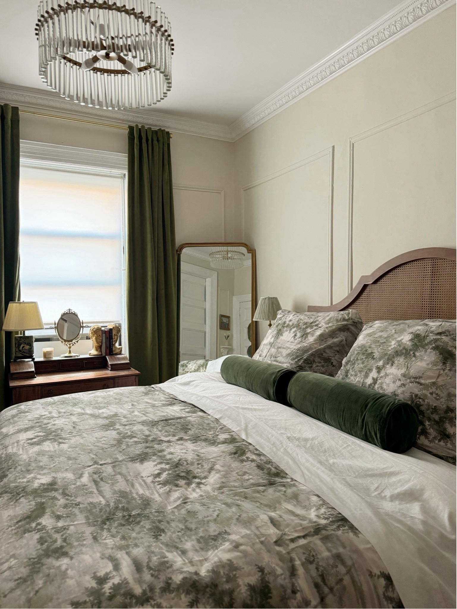 Bedroom details 

#LTKStyleTip #LTKHome #LTKSaleAlert