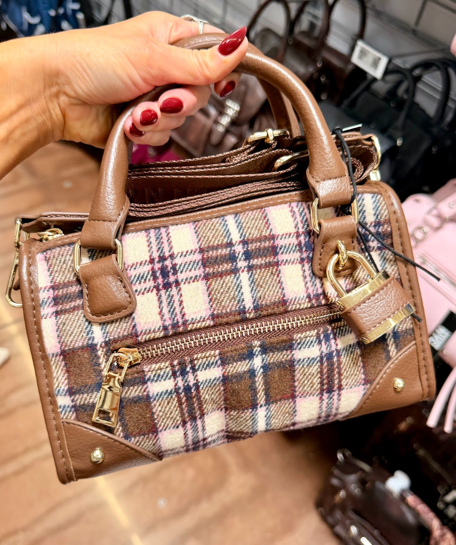 Is this not the most darling little purse you've ever seen!? Coming home with me immediately!  

 #LTKootd