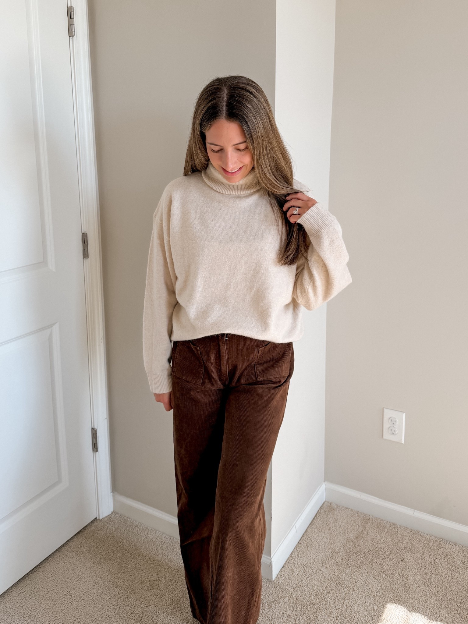 A cute fall look that’s put together and cozy. These wide leg brown corduroy pants are very comfortable 

#LTKootd