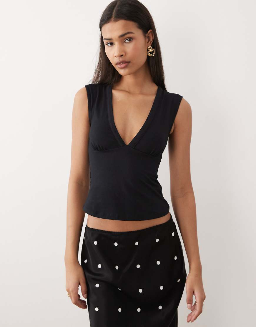 Motel - Emberly - Diepuitgesneden top in zwart | ASOS (Global)