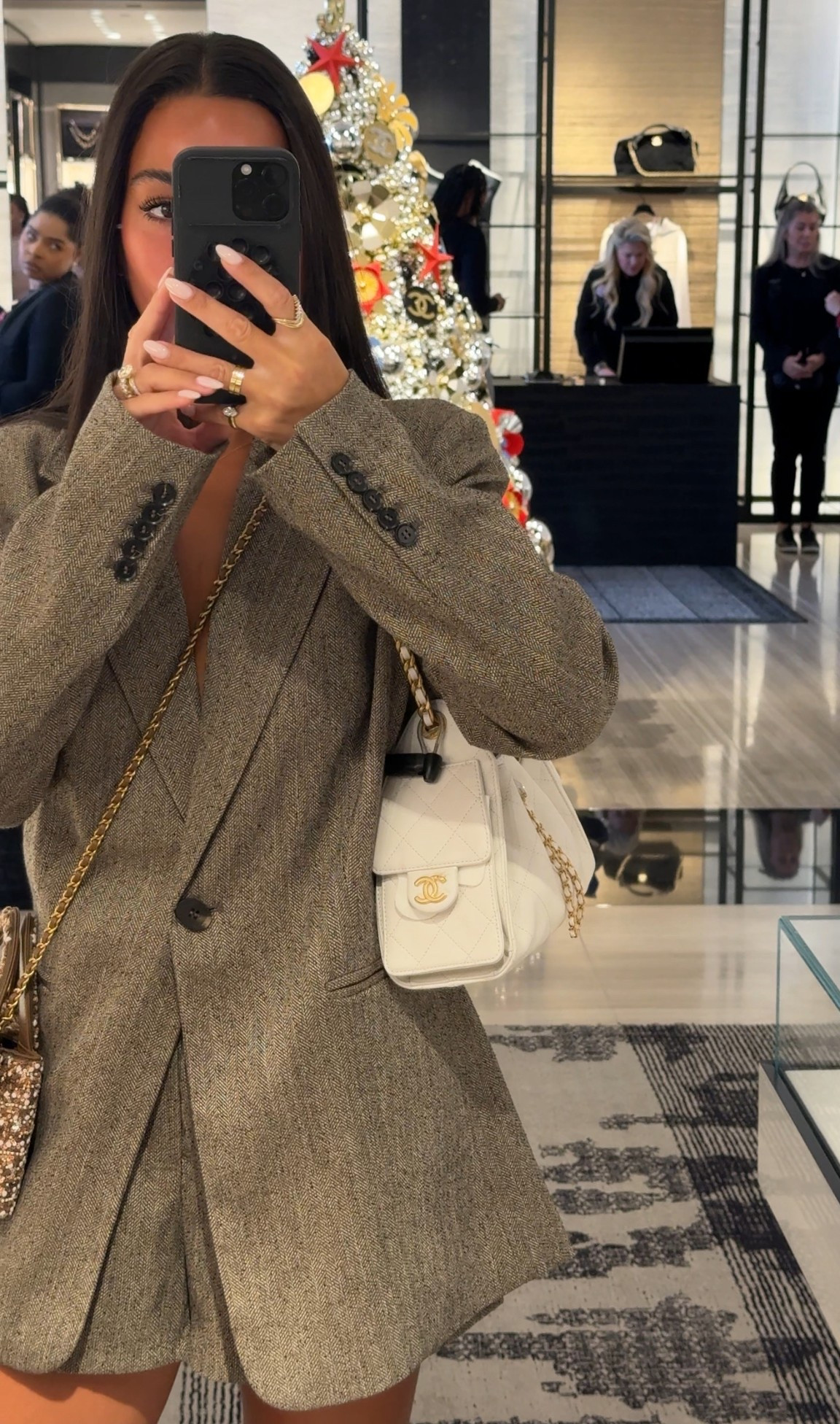 I’m wearing size 8/ small in the blazer and shorts 🤎