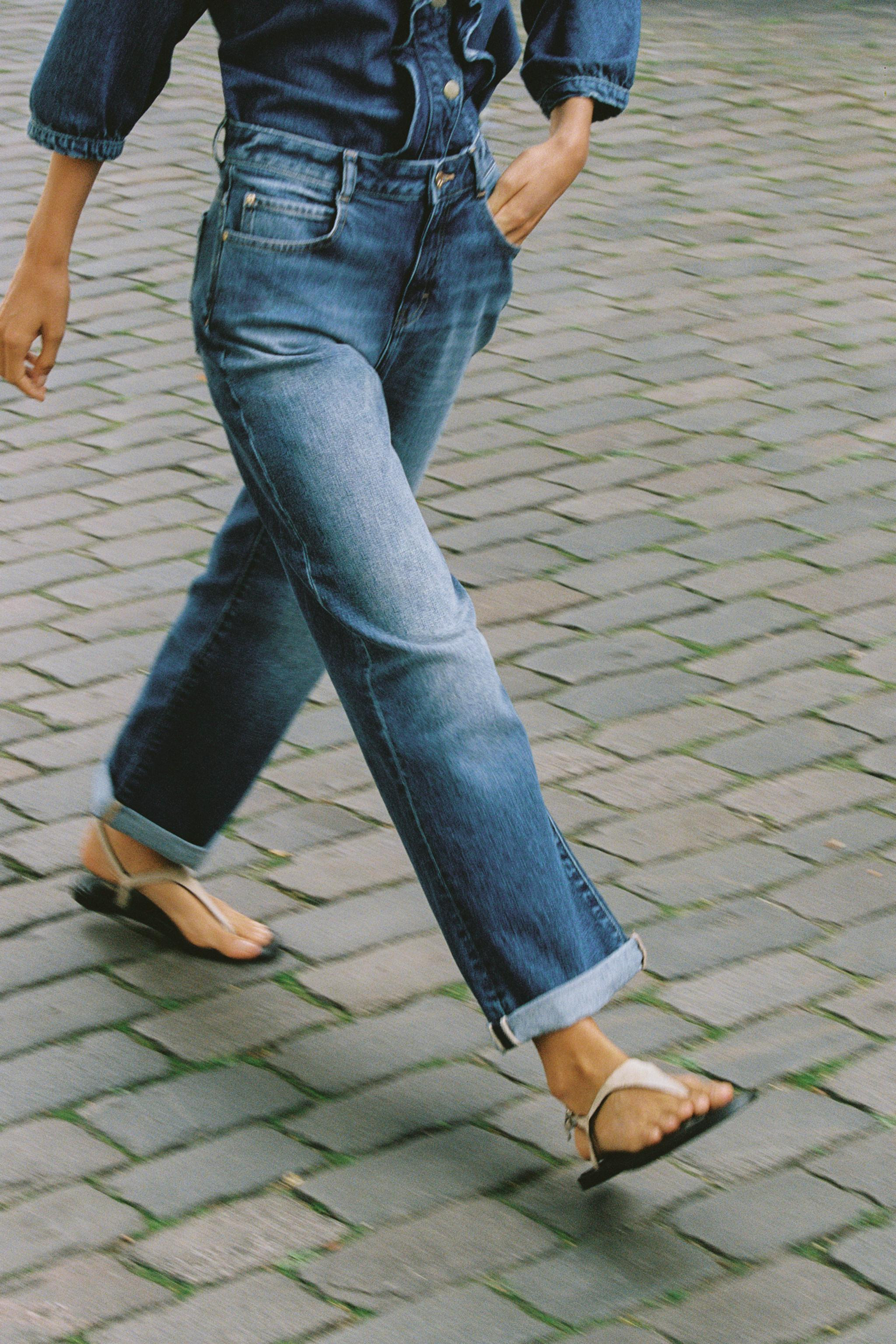 Z.07 RELAXED FIT HIGH-WAIST JEANS WITH TURN-UP HEM | Zara UK