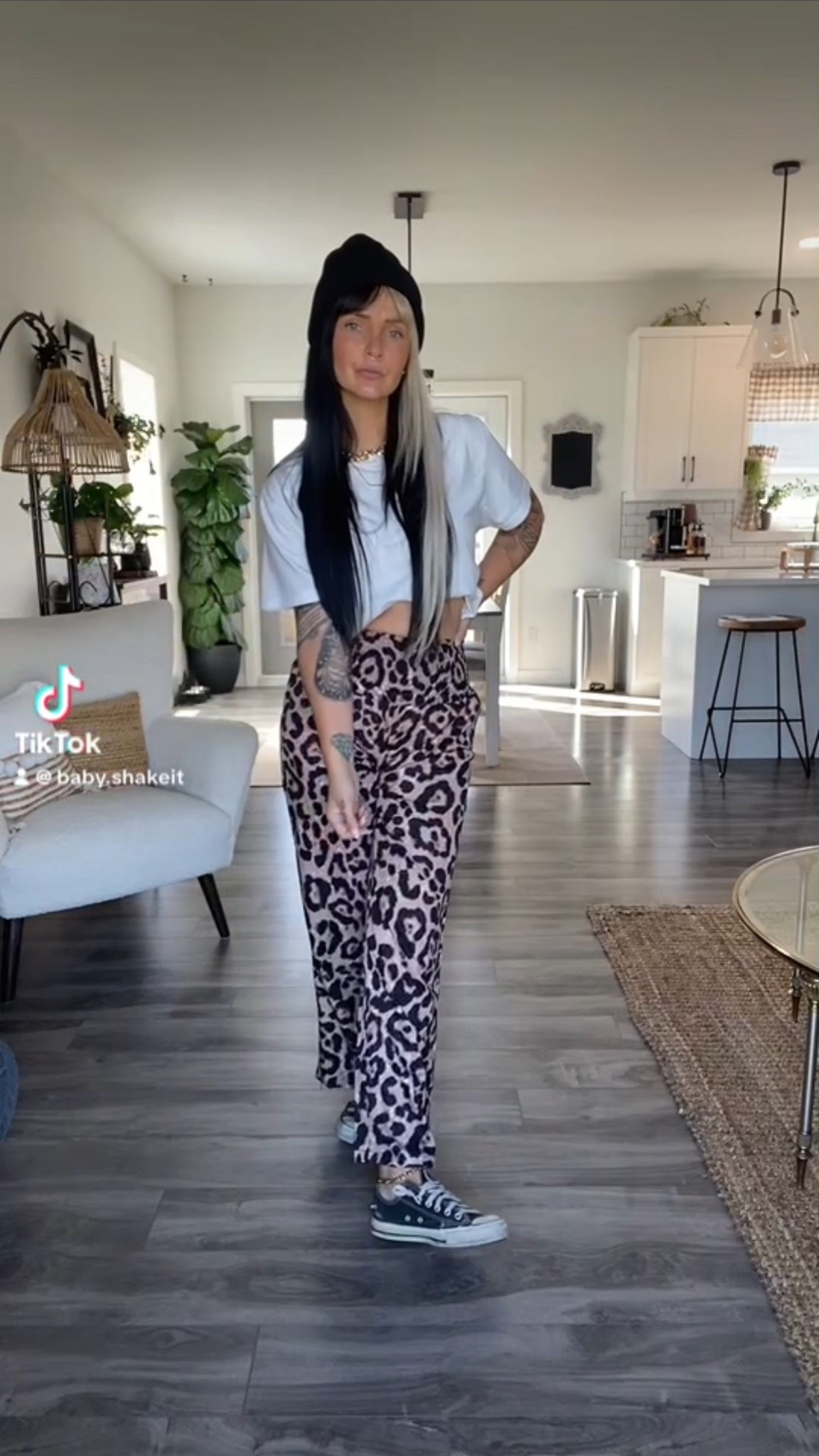 90s grunge vibes.

Toque: my husbands
Tshirt: H&M shirt I cut into a crop
Shoes: converse low top
Pants: Temu

#LTKfall #LTKcanada #LTKstyletip