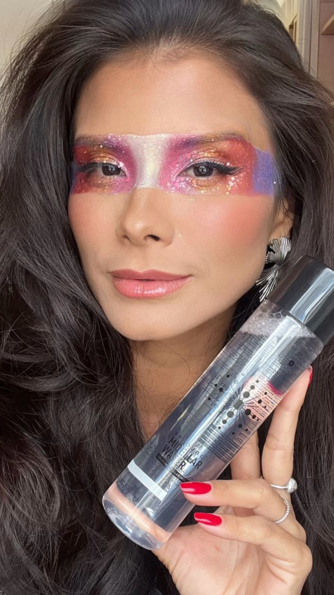 Consegui tirar essa make com água miscelar da Beyoung.
E olha que essa deu trabalho de tanto glitter 😅. 
No fim deu tudo certo! E eu me rendi a água miscelar 🤩
E se você quiser comprar qualquer produto da BEYOUNG use o cupom: CAYAMASITA10

#LTKbrasil #LTKover40 #LTKbeauty