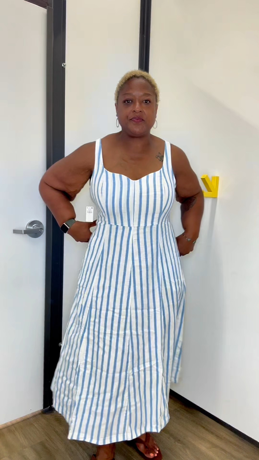 Wearing a size large in this Fit & Flare Sleeveless Linen-Blend Midi Dress from Old Navy!
✔️ Sweetheart neckline
✔️ Smocked back for stretch
✔️ On-seam pockets
✔️ Lightweight & breathable
Perfect for brunch, vacay, or beating the heat in style.
🌿 Shop the full look on my LTK!


#LTKFindsUnder50 #LTKMidsize #LTKSeasonal