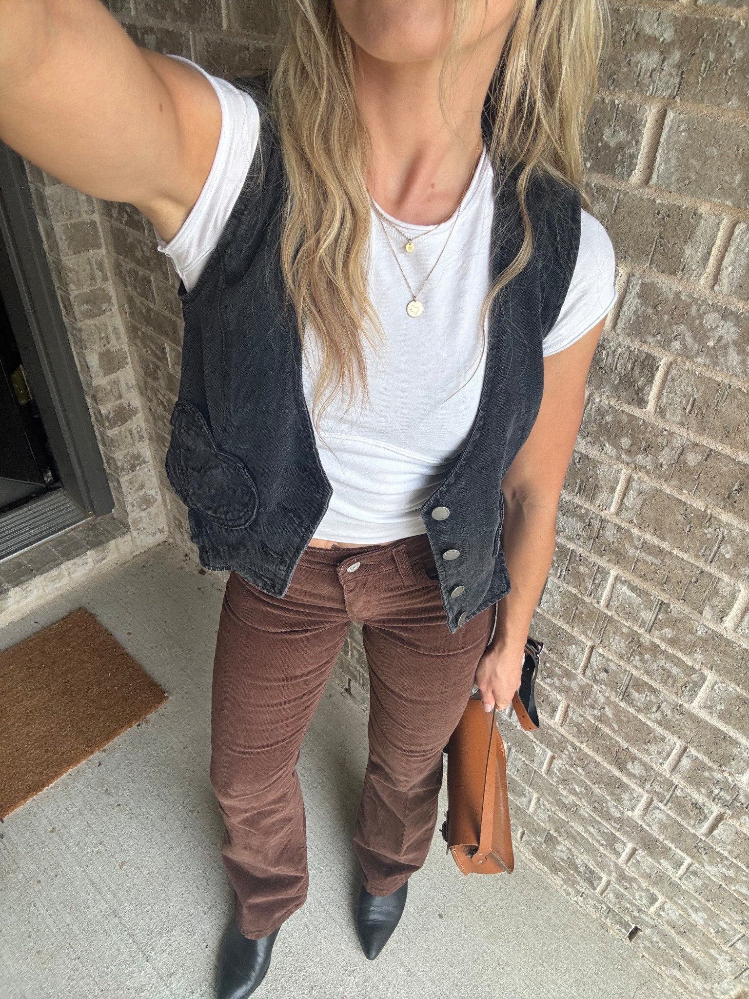 Dive-bar & 📸 OOTN ✨

Top: XS
Vest: S
Bottoms: 0/25
Shoes: 8


Outfit of the night, brown corduroy pants, black denim vest, jean, jeans, white tee, tan cognac satchel bag, country fit, western wear 

#LTKPetite #LTKSaleAlert #LTKSeasonal