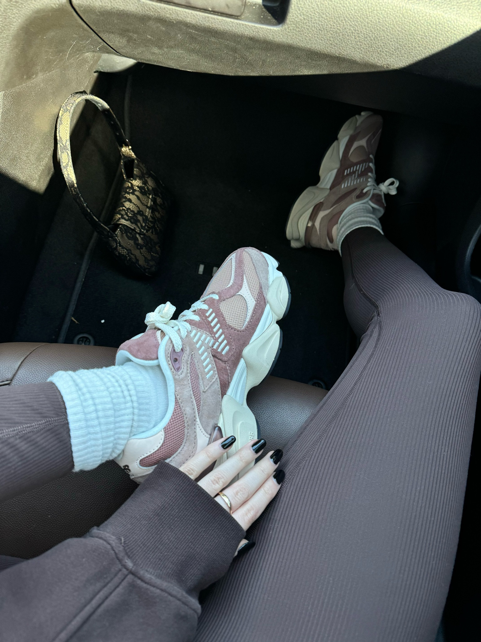 New Balance and brown leggings details 🤎

#LTKActive #LTKSeasonal #LTKU
