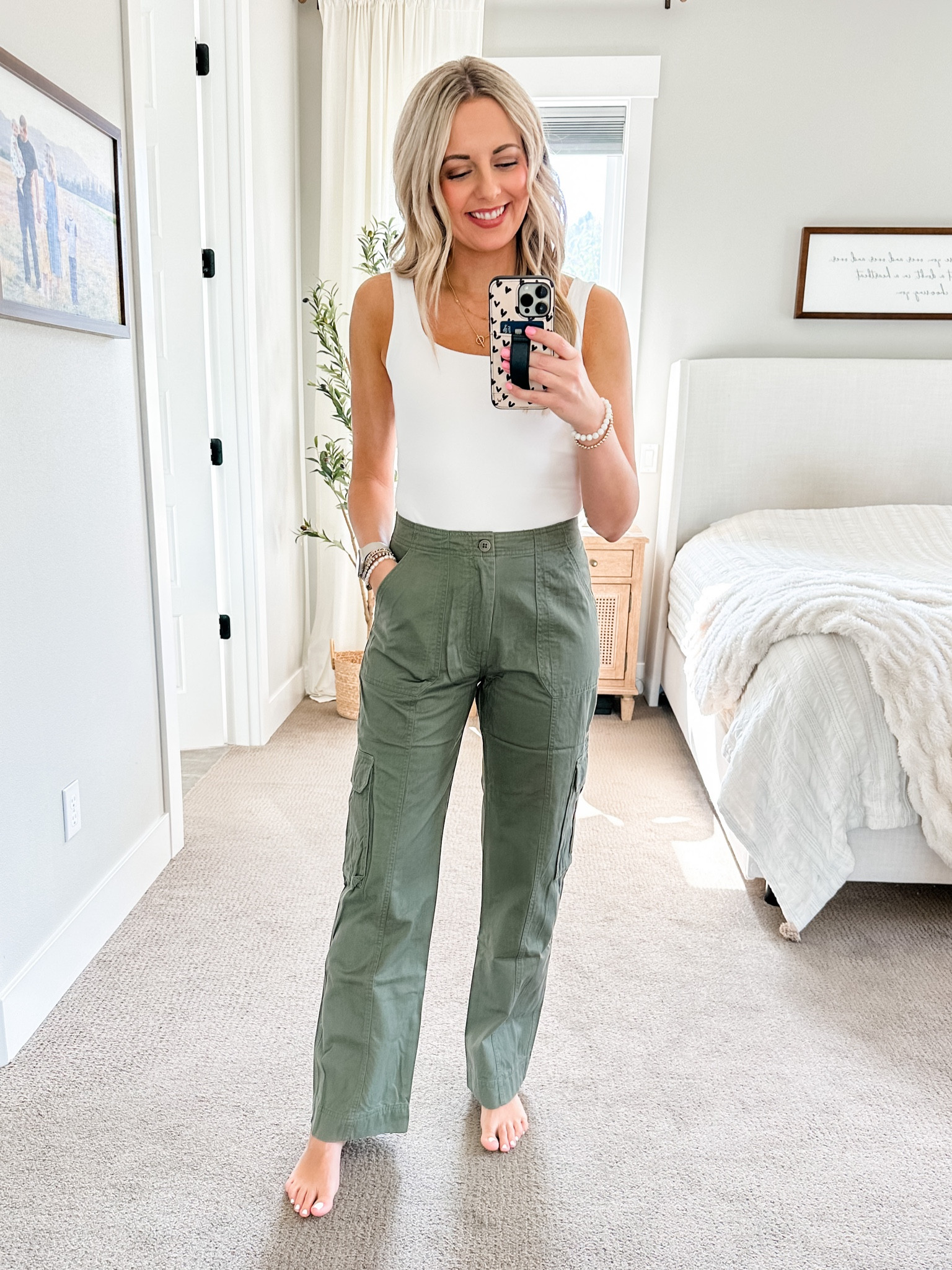 Abercrombie green cargo pants. These are soo cute and comfortable!

Went up a size to a 27

#LTKstyletip #LTKunder100
