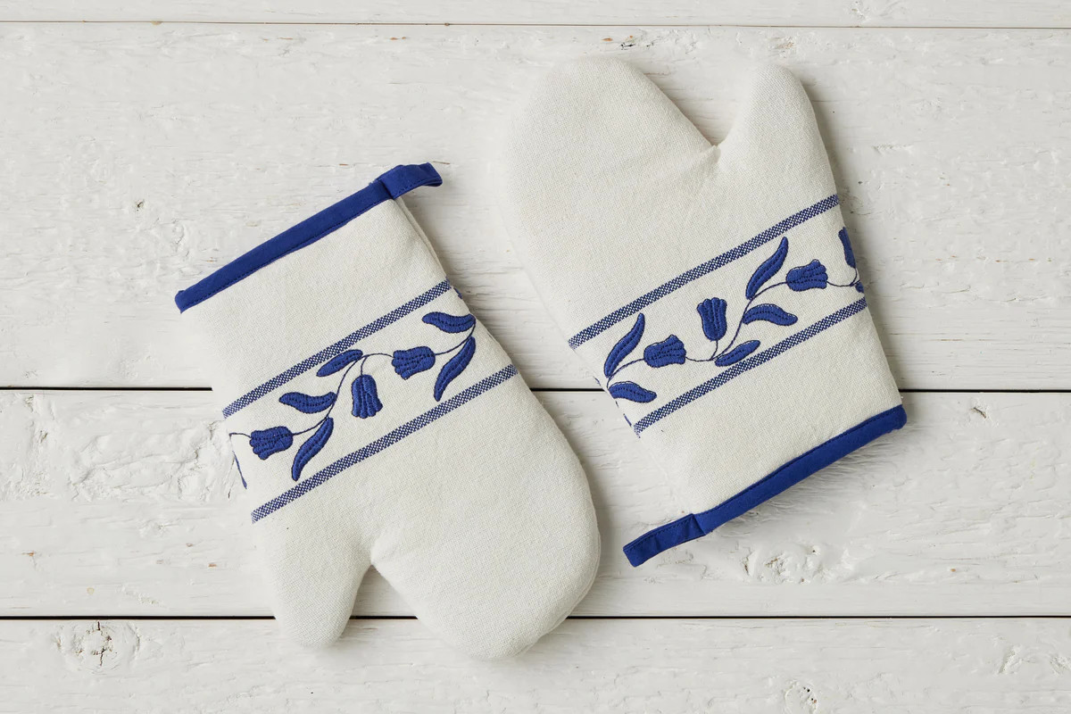 Oven Mitt, Navy Blue Tulip, Set of 2 | etúHOME