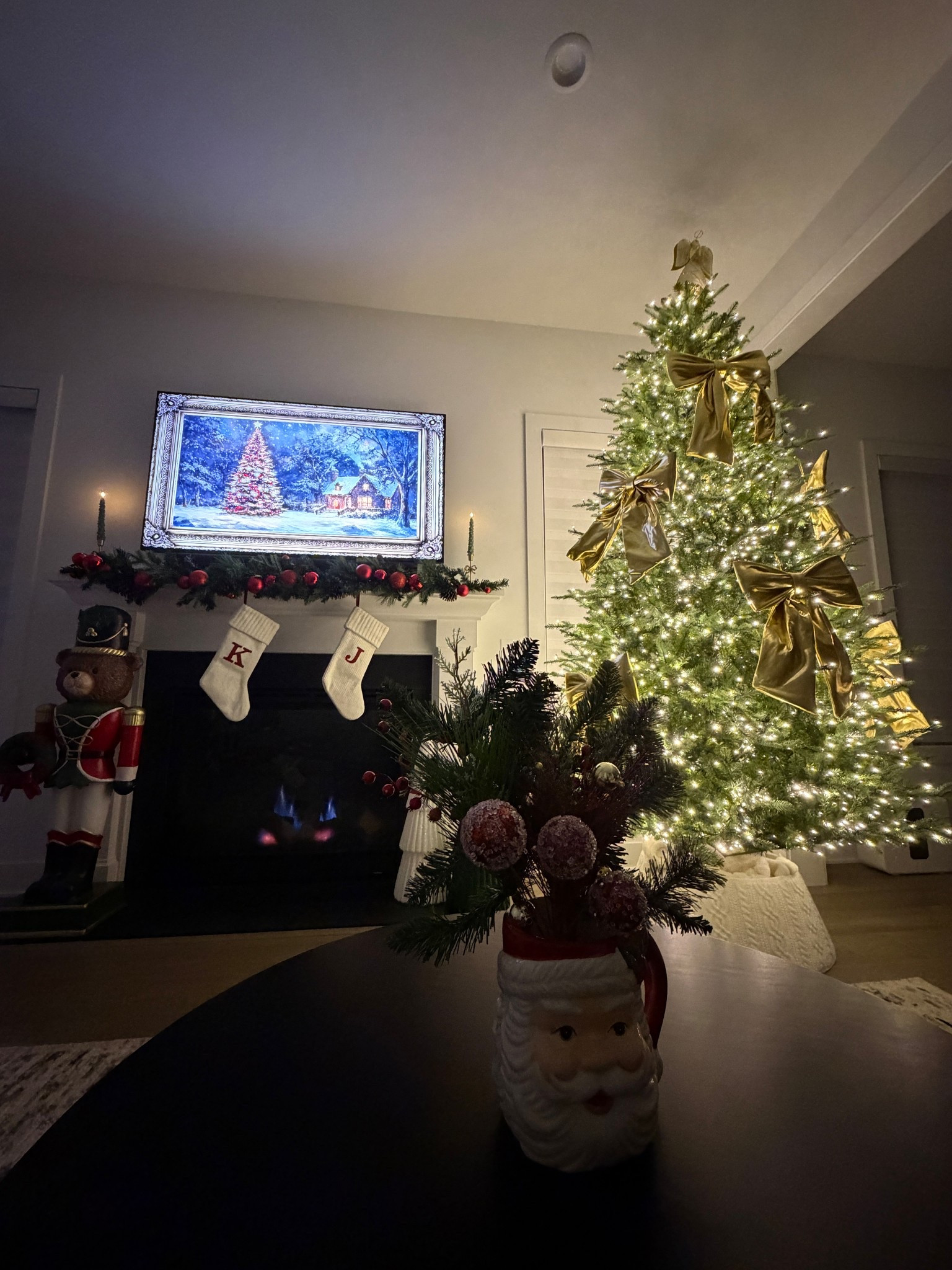 Christmas living room and spa Christmas living room

#LTKGiftGuide #LTKHoliday #LTKSeasonal