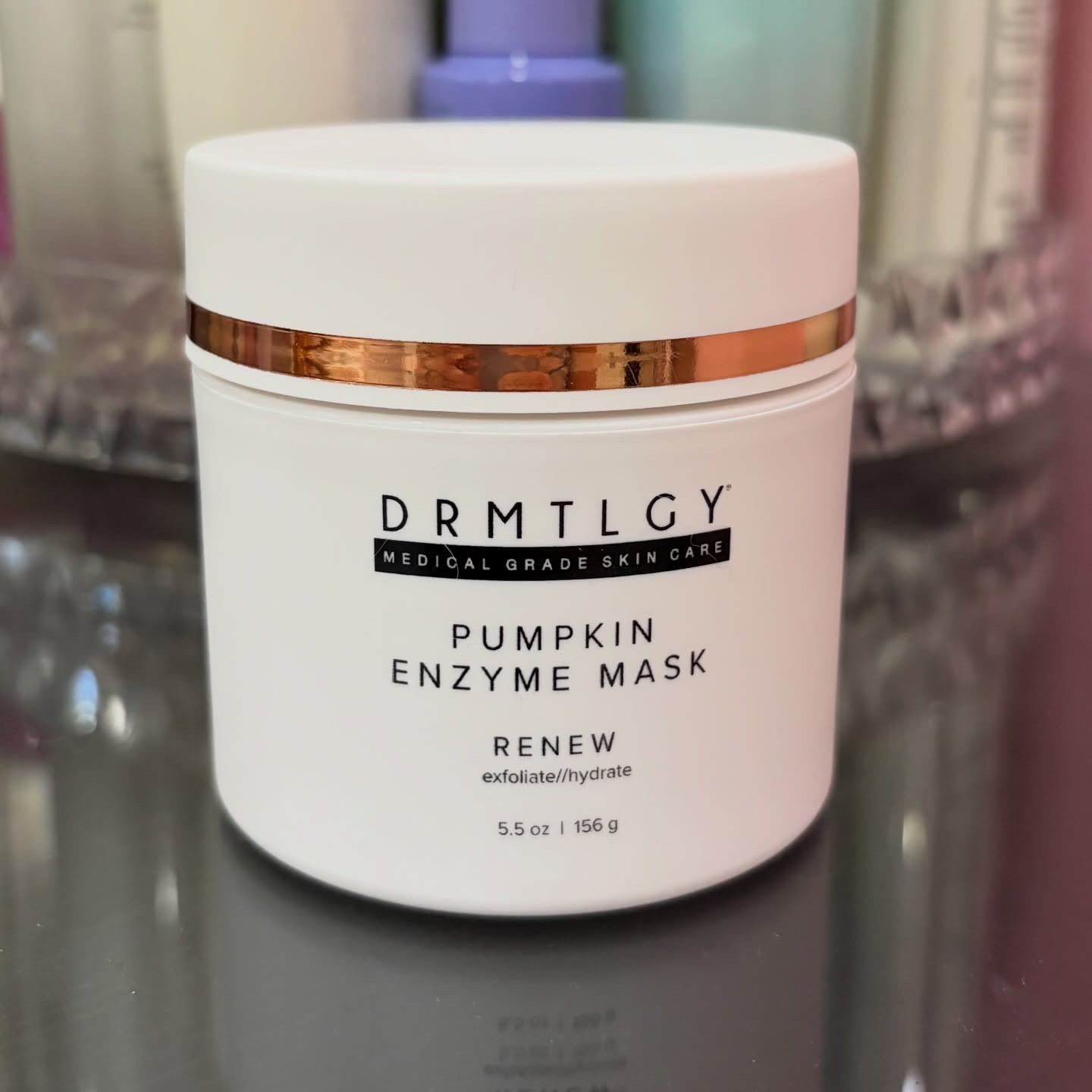 ⭐️PRODUCT REVIEW⭐️

This product was gifted to me by @drmtlgy with no obligation to post.

The DRMTLGY Pumpkin Enzyme Mask is a must have mask in my routine. This mask is meant to exfoliate, smooth and renew. It has ingredients like pumpkin fruit extract to brighten and buff away dead skin, kaolin to refine pores and reduce excess oil and jojoba vitamin e spheres for hydration an gentle exfoliation. I love how this mask feels - there is a slight warming sensation as you massage into your skin. You let it sit for about 10 minutes and then wash away for glowing skin! This mask smells so nice - it’s a very subtle pumpkin scent. I feel like my skin looks smoother and brighter after using this. I’ve been using it 1-2x a week depending when I have time!

#drmtlgy #skincare #facemask #pumpkinenzyme #productreview