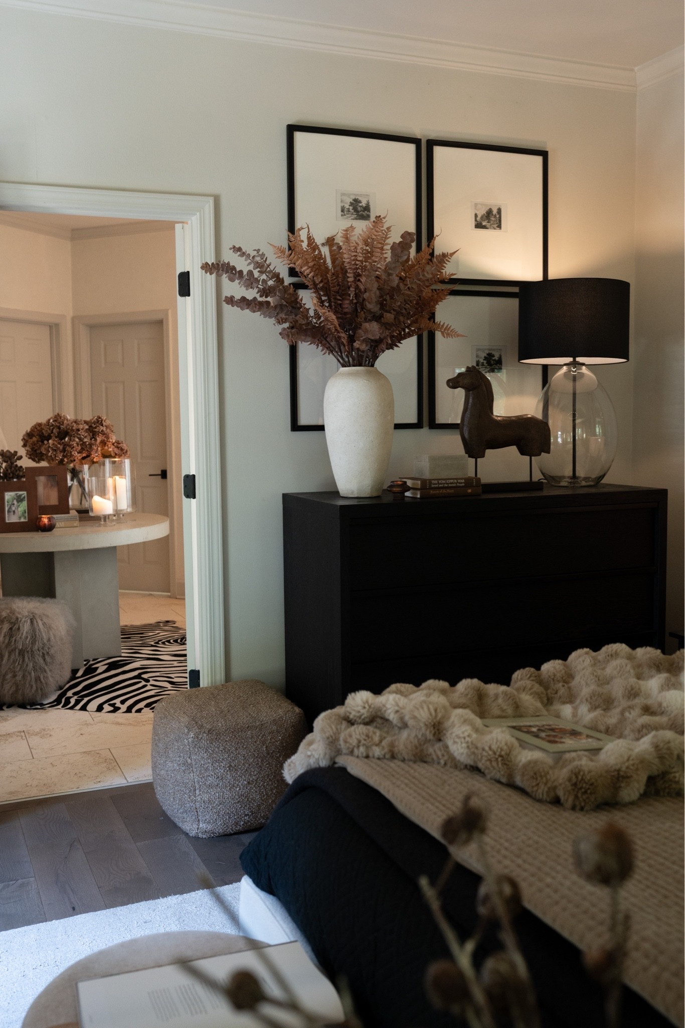 Guys!! This year I wanted to go all in for our bedroom because I know it will be the place we watch movies in bed, relax, dream… I wanted it to be cozy, warm, elegant, modern yet somehow classic and timeless! What do think??!! Did we nail my brief?! 

#houseofvalentina #amazonhome #amazonfinds #potterybarn @thehouseofvalentina @thehouseofvalentinaliving