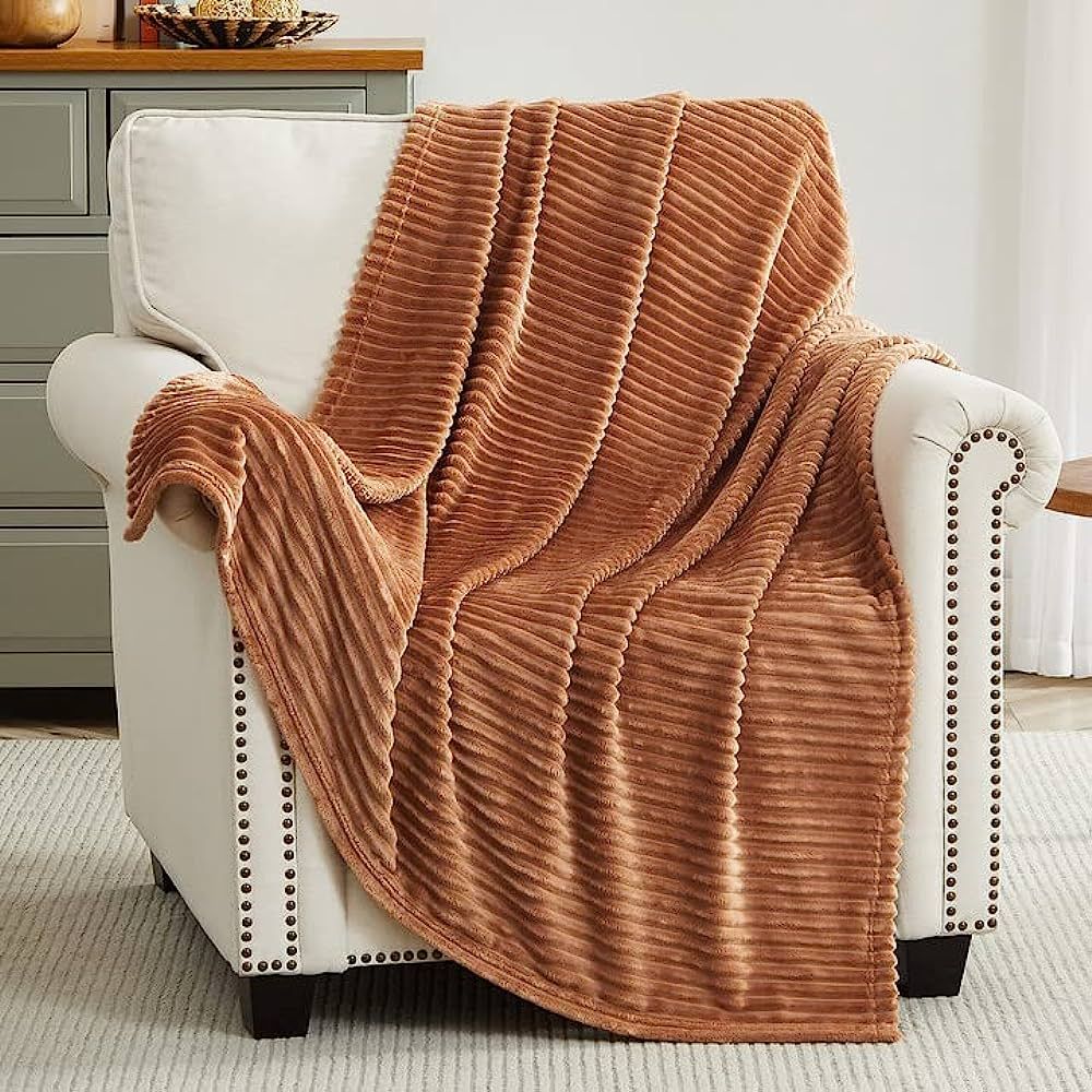 Geniospin Fleece Throw Blanket, Dark Brown Flannel 280GSM Extra Soft Lightweight Blanket with Str... | Amazon (US)