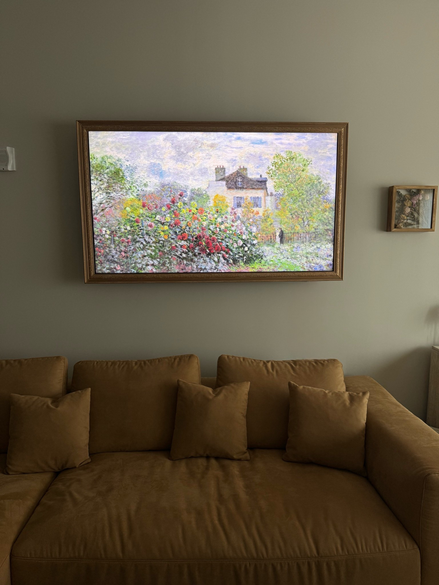 DIY VINTAGE FRAME FOR TV

#LTKHome #LTKFindsUnder50 #LTKFindsUnder100