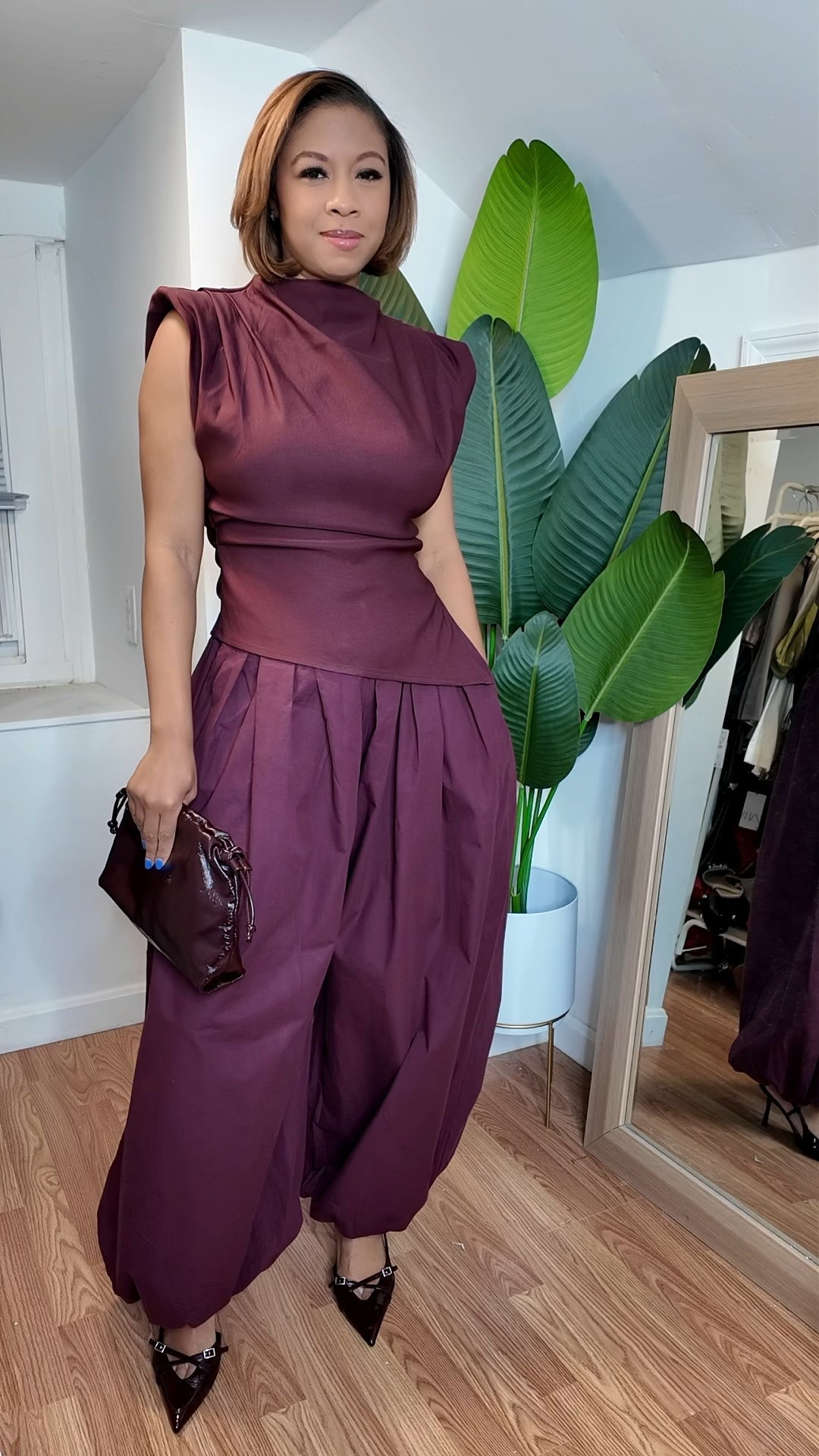 Monochromatic burgundy outfit


#LTKootd #LTKFindsUnder100 #LTKSeasonal