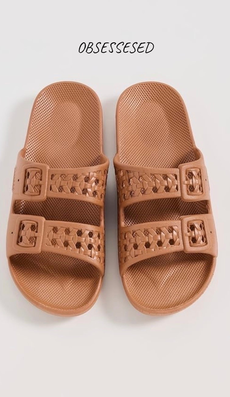 The coolest Pool, sides of spring and summer.  I need these Pool worthy waterproof sandals. 

#SpringSandals #PoolSandals #BeachSandals #BeachOutfits #SpringBreak ￼