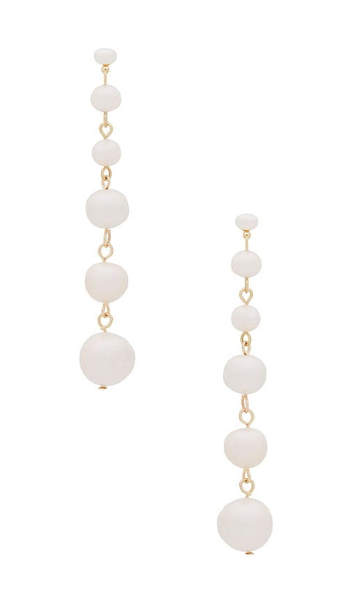 Ettika Multi Freshwater Pearl Linear Earrings in Ivory. | Revolve Clothing (Global)