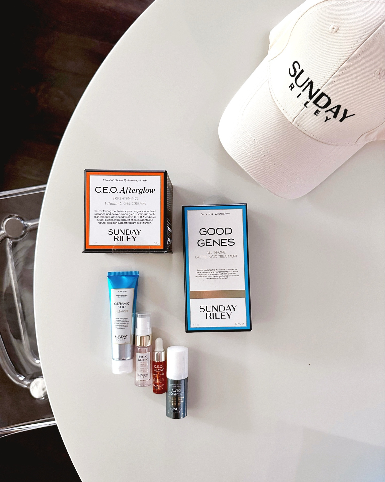 {#beautytalk} sunday swaggg 💁🏻‍♀️💯 left w these goodies from the amazing opportunity to attend the @sundayriley skincare masterclass taught by Sunday Riley herself ❤️ 

she walked us through her entire skincare routine and if you know me, you know i LOVEEE hearing & talking about skincare routines! i look forward to my skincare routine as it’s a form of self care 💯

my skin is sensitive and i’m happy to report that i didn’t have any reactions to the products! if you’re looking to try an item or two i’d recommend the Good Genes — a lactic acid treatment for glow & radiance or the C.E.O. 15% Vitamin C Brightening Serum -- to target dark spots, discolorations, and aging. i also linked some sets which are a great way to try skincare products! // shop this post via link in bio ✌️ {08.11.24}

🙏  thank you for shopping my links!


.
.
.
.
.
.
#texasblogger #fbloggers #austinblogger #atxblogger #flashesofdelight #instagood #thatsdarling #liketkit #ltkbeauty #bbloggers #beauty #beautyaddict #beautyedit #skincare #skincareroutine #sundayriley 

#LTKBeauty