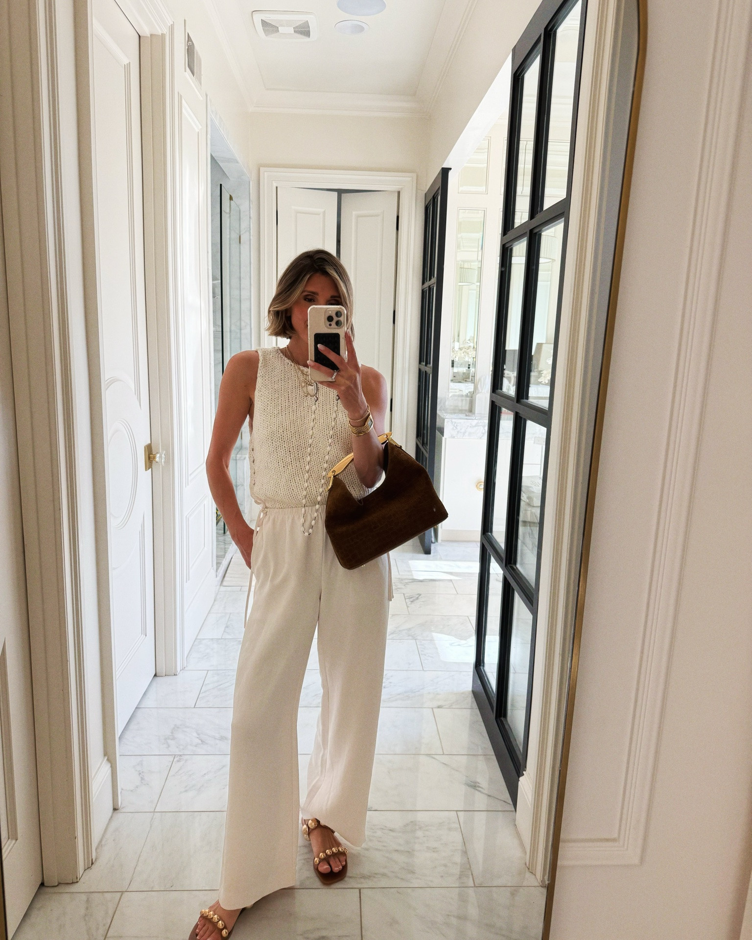 Love these @Aritzia pants! They are great for travel, the quality is amazing and they wash so well
